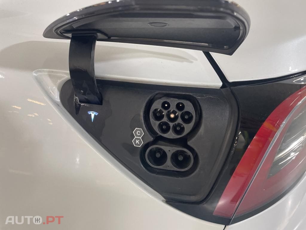 Tesla Model 3 Long-Range Dual Motor AWD