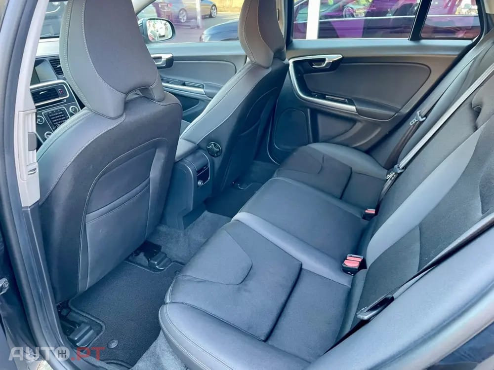 Volvo V60 1.6 D2 Drive Momentum Powershift Start/Stop