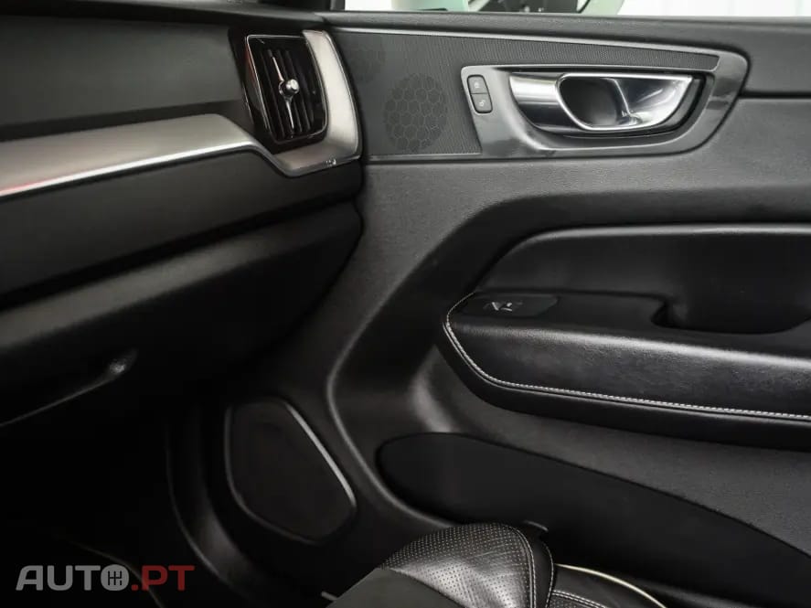 Volvo XC60 2.0 T8 PHEV R-Design AWD