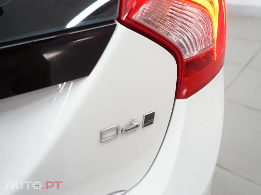 Volvo V60 2.4 D6 R-Design AWD Phev