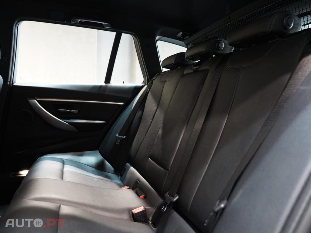 BMW 318 i Touring Pack M Auto