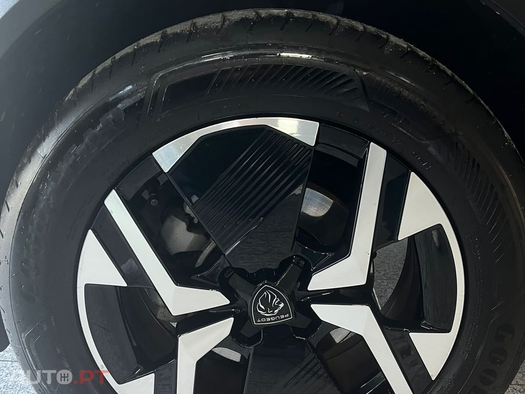 Peugeot 2008 ALLURE 1.2 PURETECH