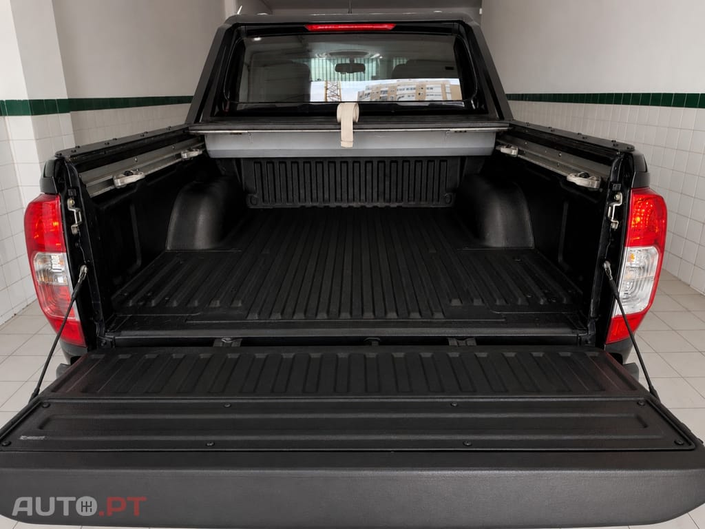Nissan Navara 2.3 dCi CD 4WD Tekna Auto