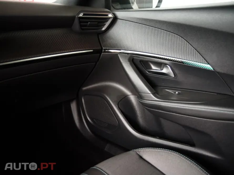 Peugeot 2008 PureTech 130 EAT8 Allure