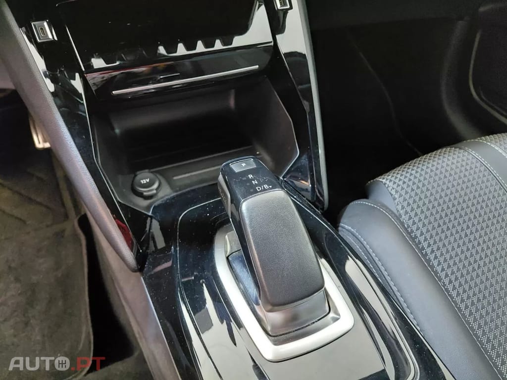 Peugeot e-208 50 kWh GT Line — fotografia 17