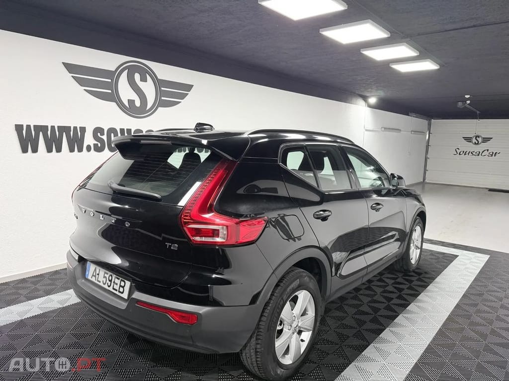 Volvo XC40 1.5 T2 Momentum Plus