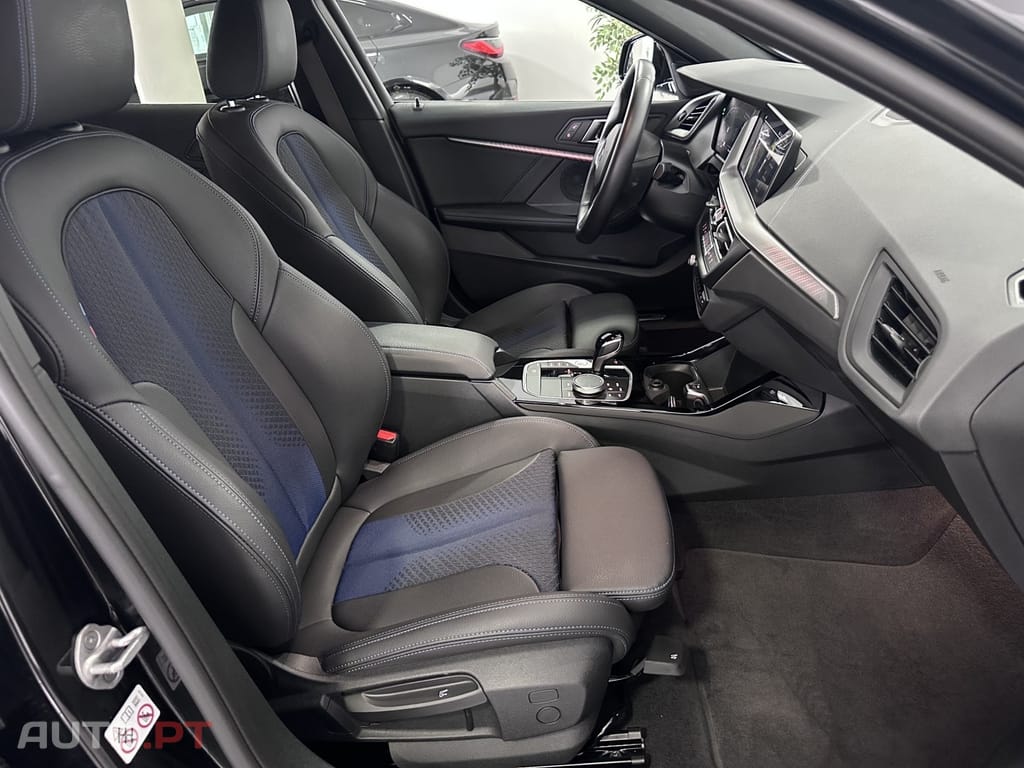 BMW 118 i Pack Desportivo M Auto
