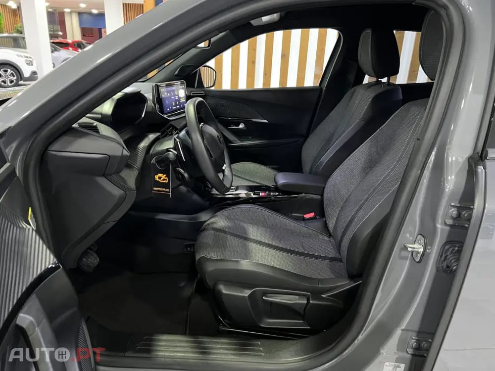 Peugeot 2008 1.2 Hybrid Allure e-DCS6
