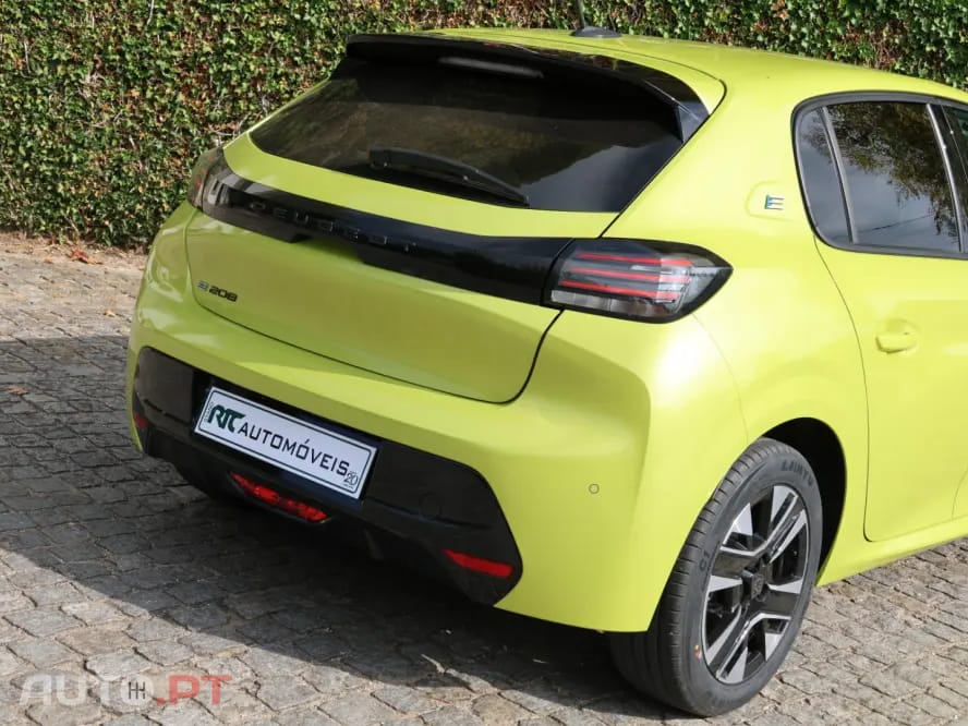 Peugeot E-208 50 kWh Style