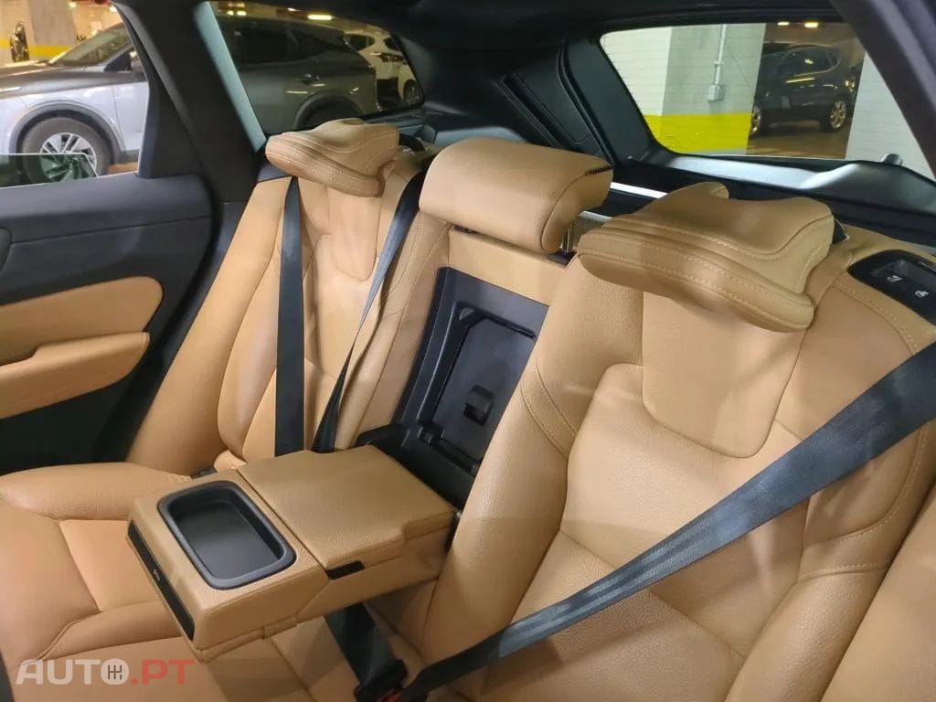 Volvo XC60 2.0 T8 PHEV Momentum Plus AWD
