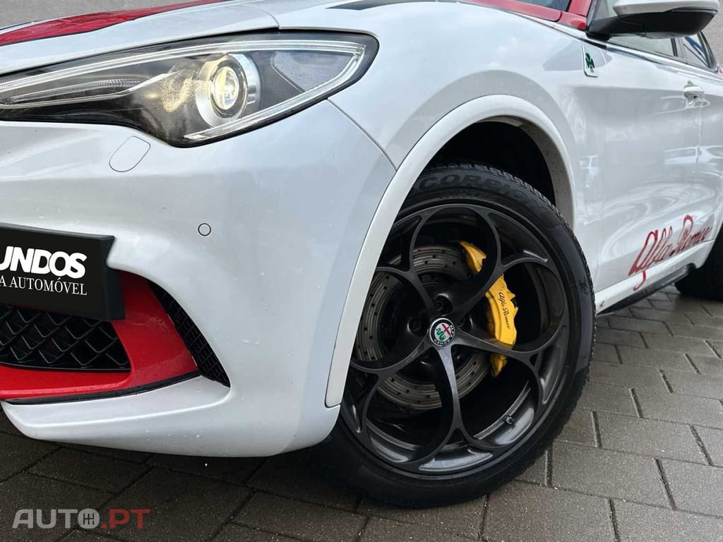 Alfa Romeo Stelvio V6 2.9 Bi-Turbo AT8-Q4 Quadrifoglio