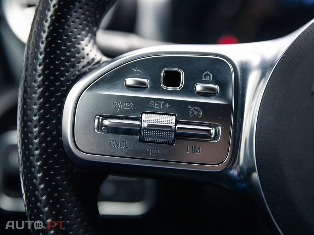 Mercedes-Benz A 250 e AMG Line