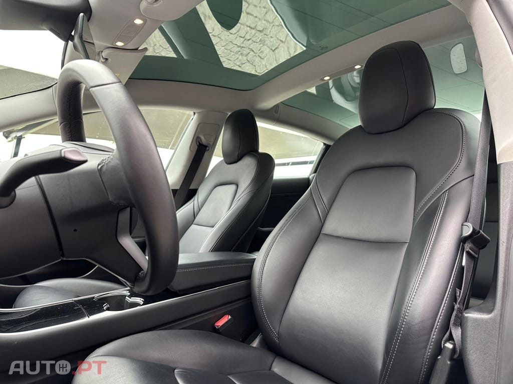 Tesla Model 3 Long-Range RWD