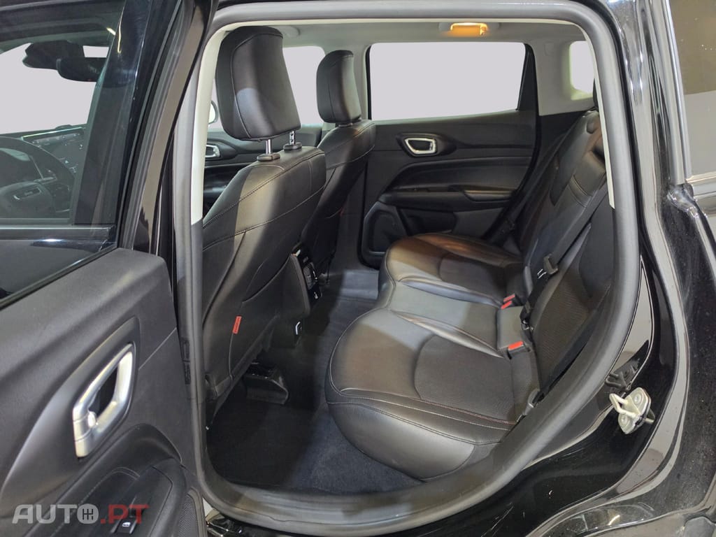 Jeep Compass 1.3i T4 Trailhawk eAWD I.V.A DEDUTIVEL
