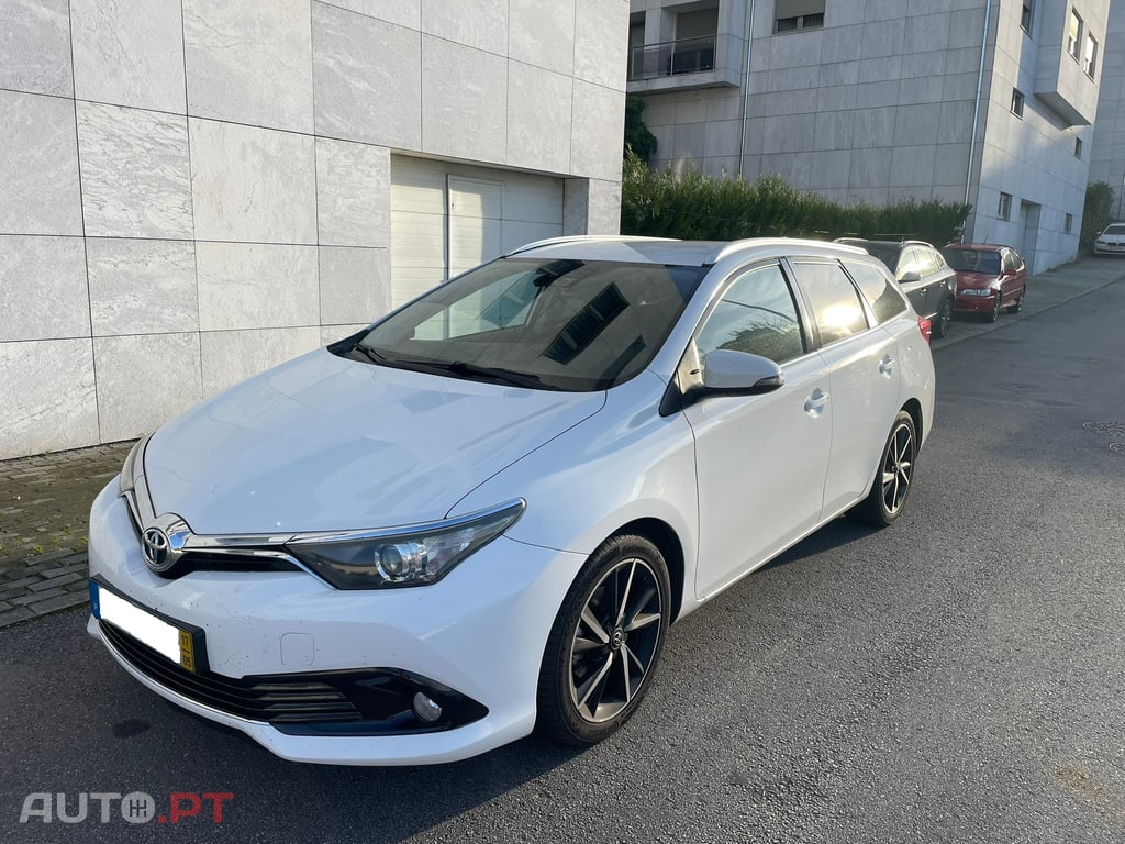 Toyota Auris Touring Sports 1.4 D-4D Confort + Pack Techo + Pack Sport