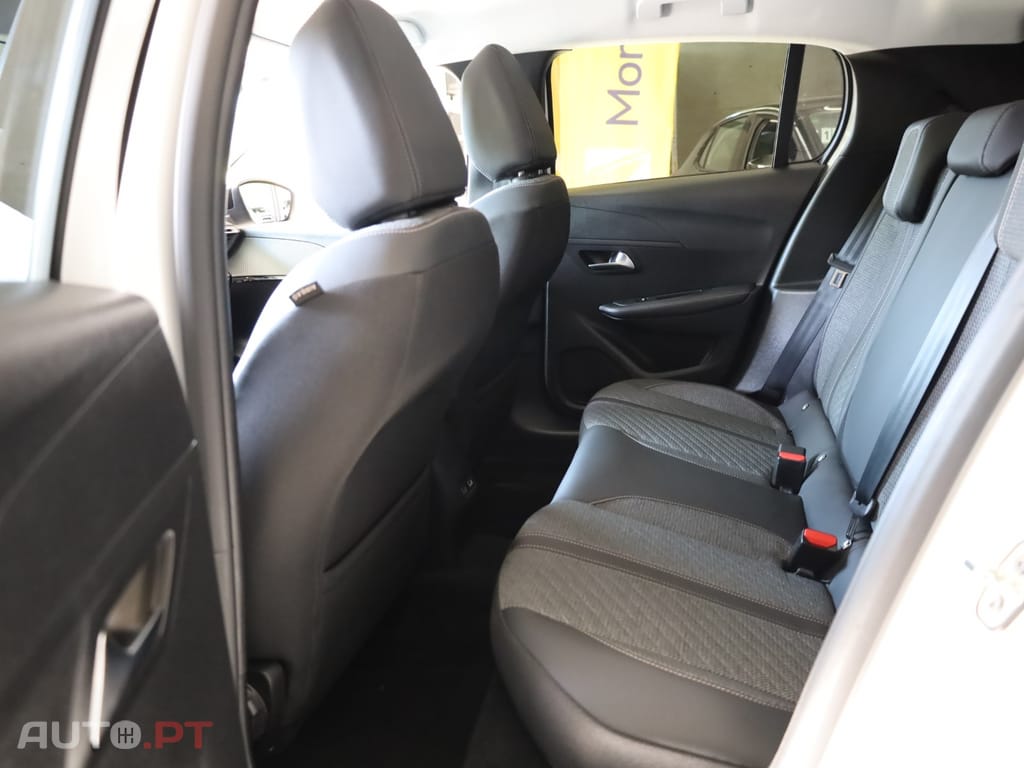 Peugeot 208 1.2 Hybrid Allure e-DCS6