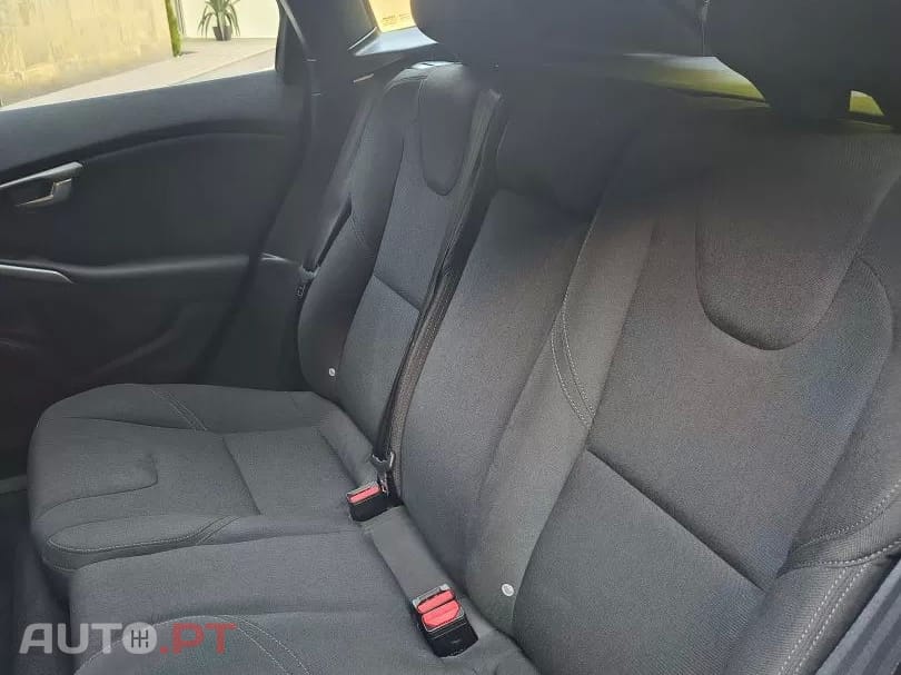 Volvo V40 D2