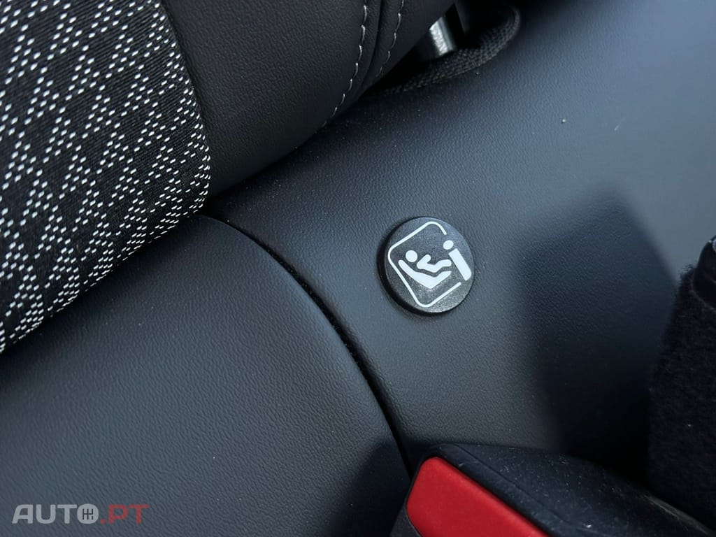 Peugeot E-208 50 kWh GT