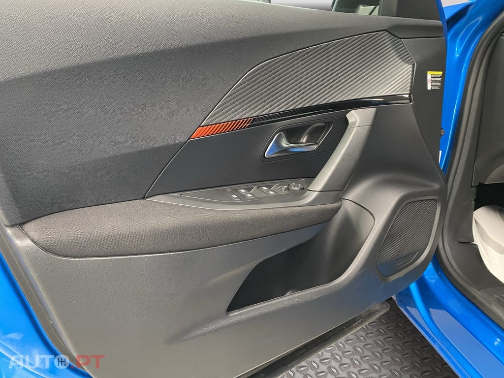 Peugeot E-2008 50 kWh Active Pack