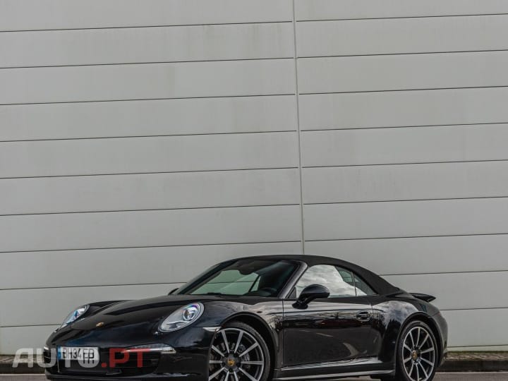 Porsche 911 Carrera 4 Cabriolet PDK Black Edition