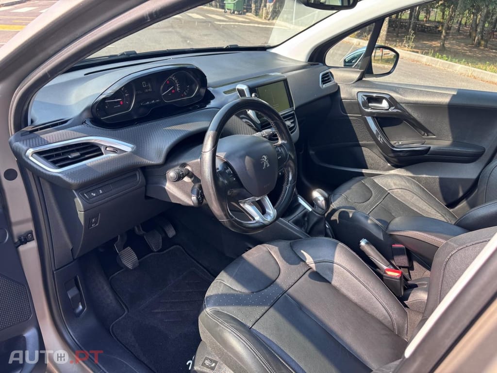 Peugeot 208 1.2 PureTech Signature