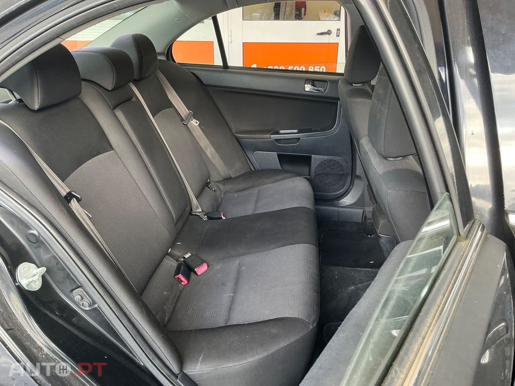 Mitsubishi Lancer 1.6 Invite