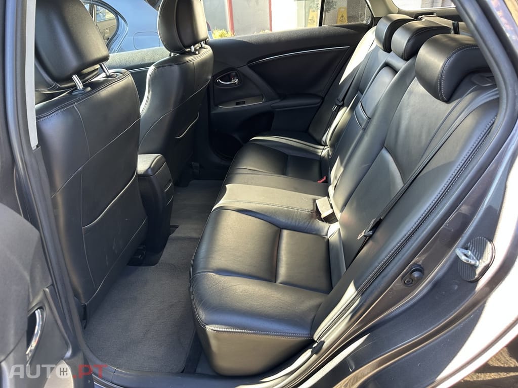 Toyota Avensis SD 2.0 D-4D Exclusive +Pele+GPS