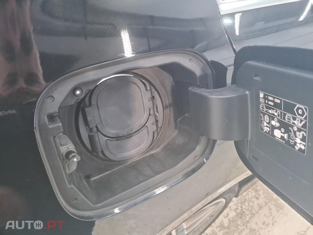 Mercedes-Benz A 250 e AMG Line