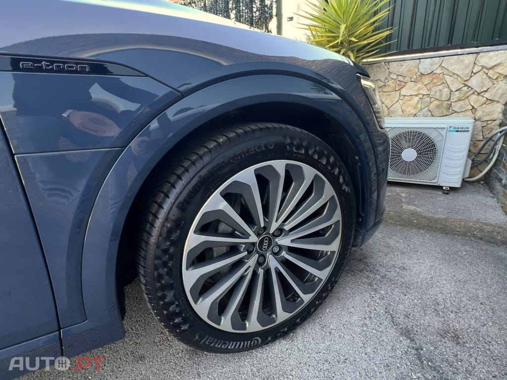 Audi Q8 E-Tron 50 quattro S line