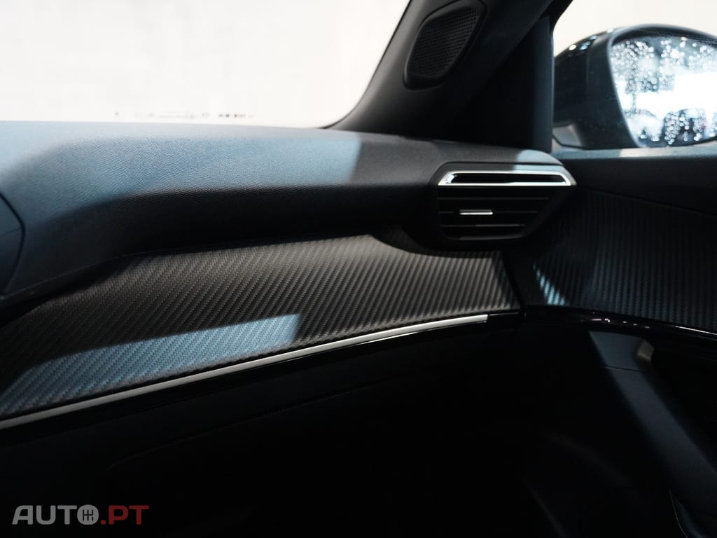 Peugeot 2008 1.2 Hybrid Allure e-DCS6