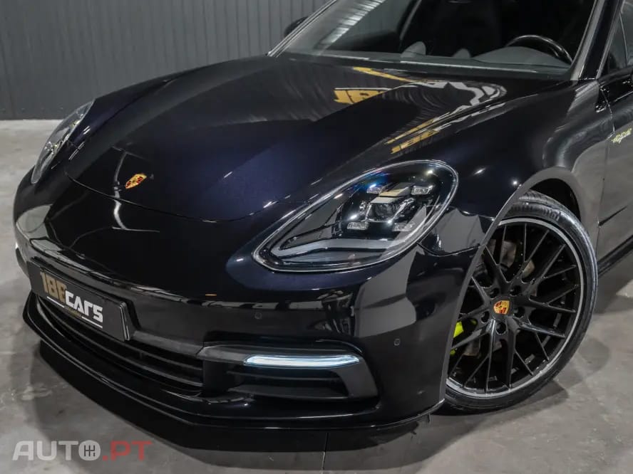 Porsche Panamera 4 E-Hybrid Platinum Edition