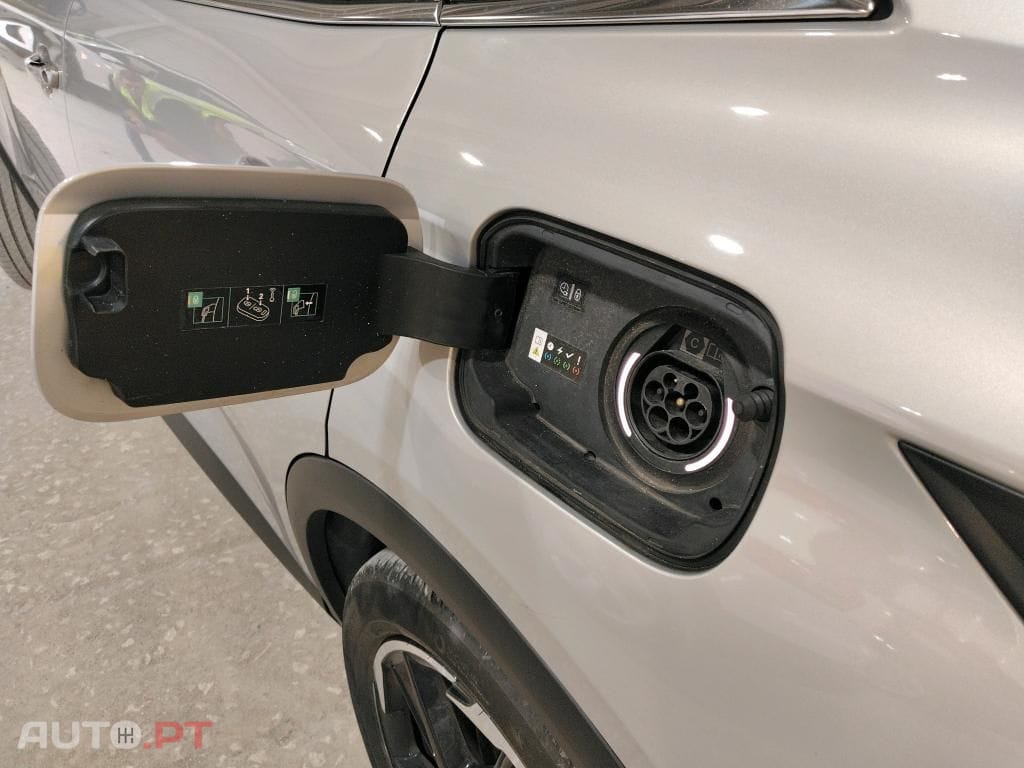 DS DS7 Crossback E-Tense Performance Line EAT8