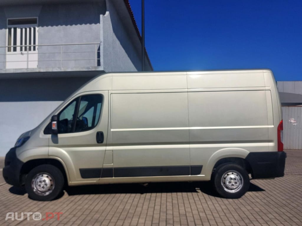 Peugeot Boxer 2.2 BlueHDi 330 L2H2 Premium - 140 cv - IVA Dedutível