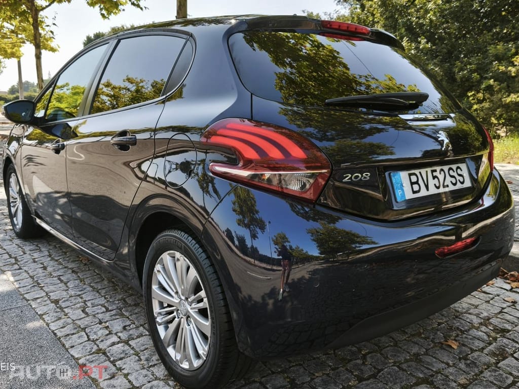 Peugeot 208 PureTech 82 Stop & Start Signature