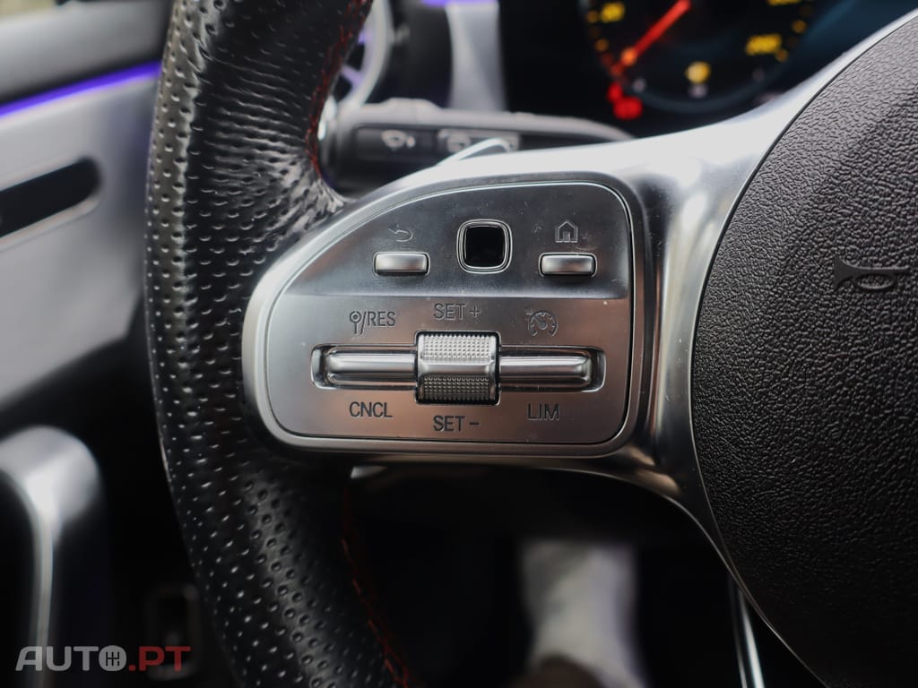 Mercedes-Benz A 250 e AMG Line