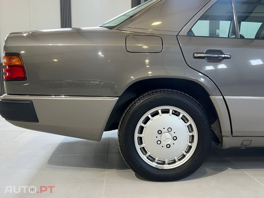 Mercedes-Benz W124 300 D