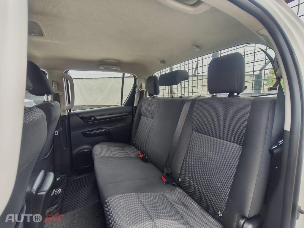 Toyota Hilux 2.4 D-4D 2WD CD
