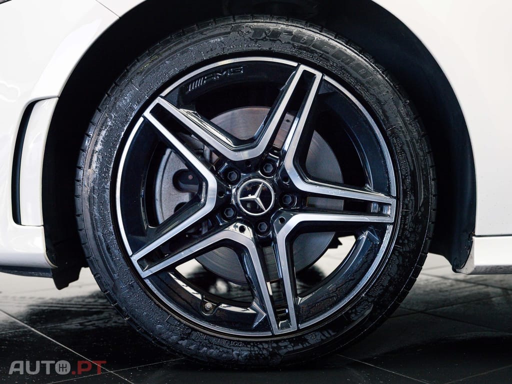 Mercedes-Benz A 250 e AMG Line