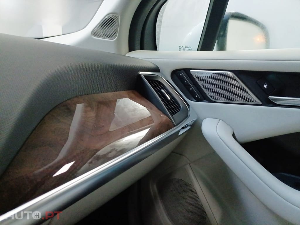 Jaguar I-Pace EV400 AWD SE