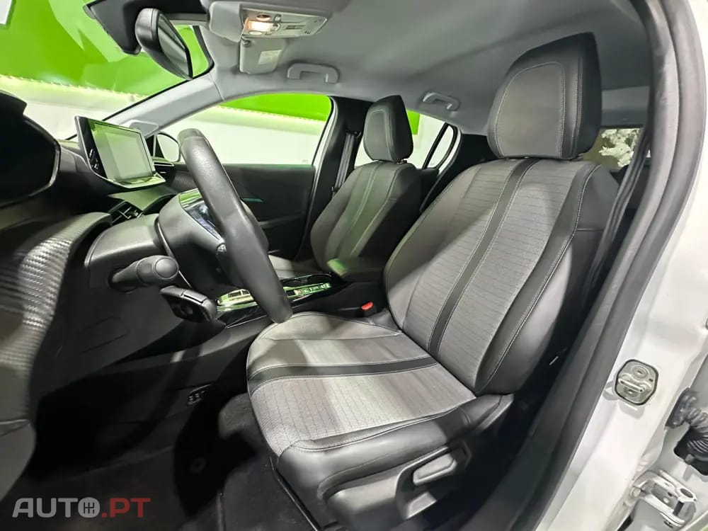 Peugeot E-208 50 kWh Style