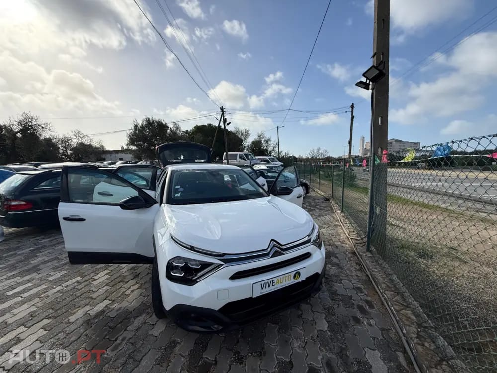 Citroen C4 Outro