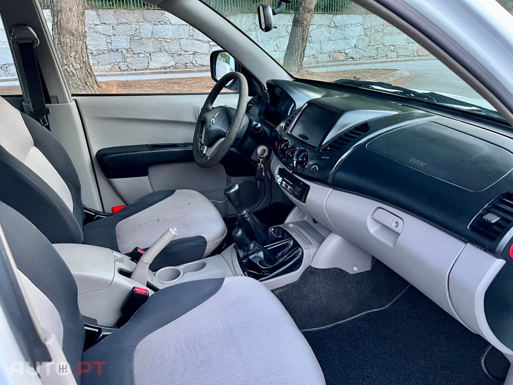 Mitsubishi L200 DI-D  4x4
