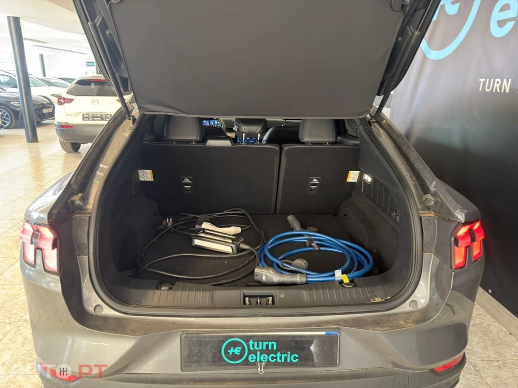 Ford Mustang Mach-E 75.7 kWh Base