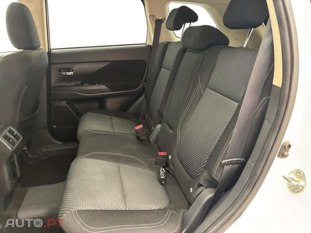 Mitsubishi Outlander 2.4 PHEV Twin Motor Business 4WD