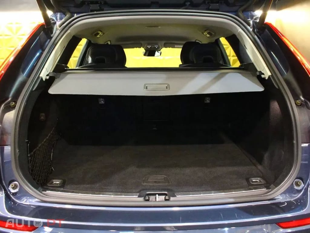 Volvo XC60 2.0 B4 Momentum