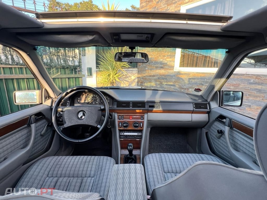 Mercedes-Benz W124 300 TD