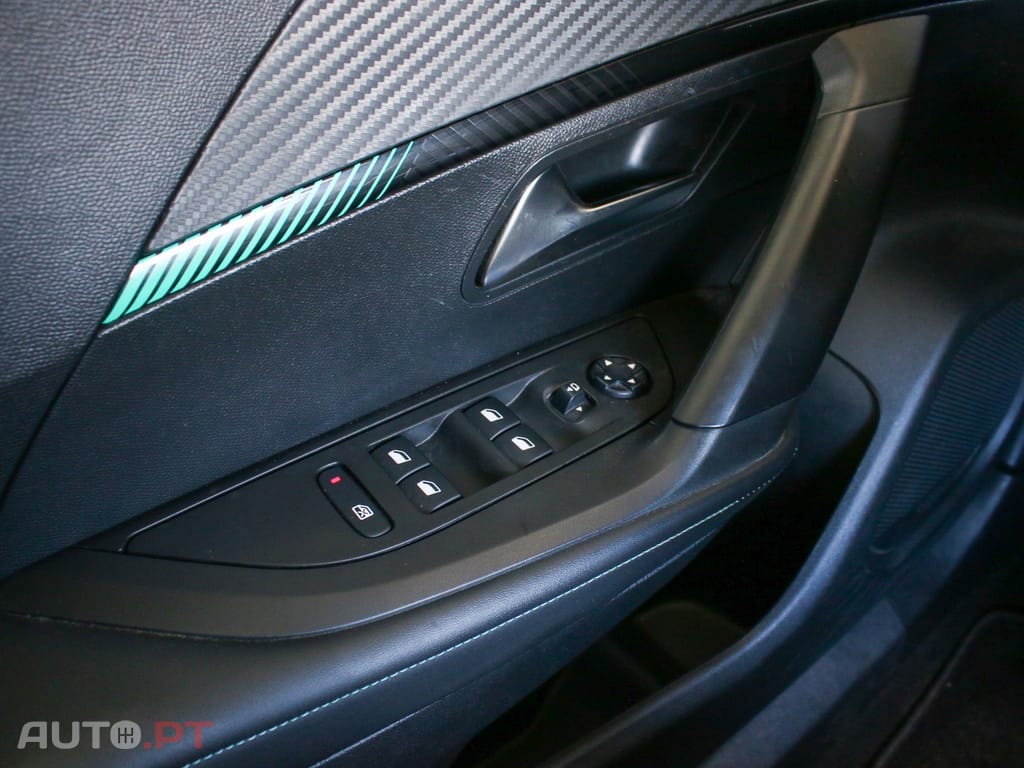 Peugeot 2008 1.2 PureTech Allure EAT8