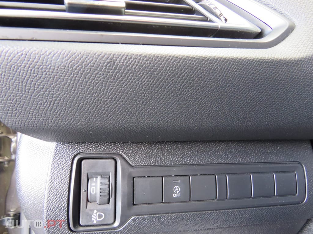 Peugeot 308 1.5 BlueHDi Business Line