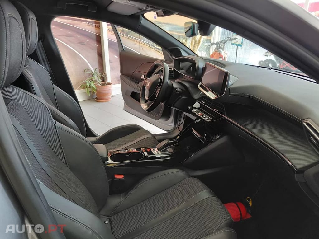 Peugeot E-208 50 kWh GT Pack