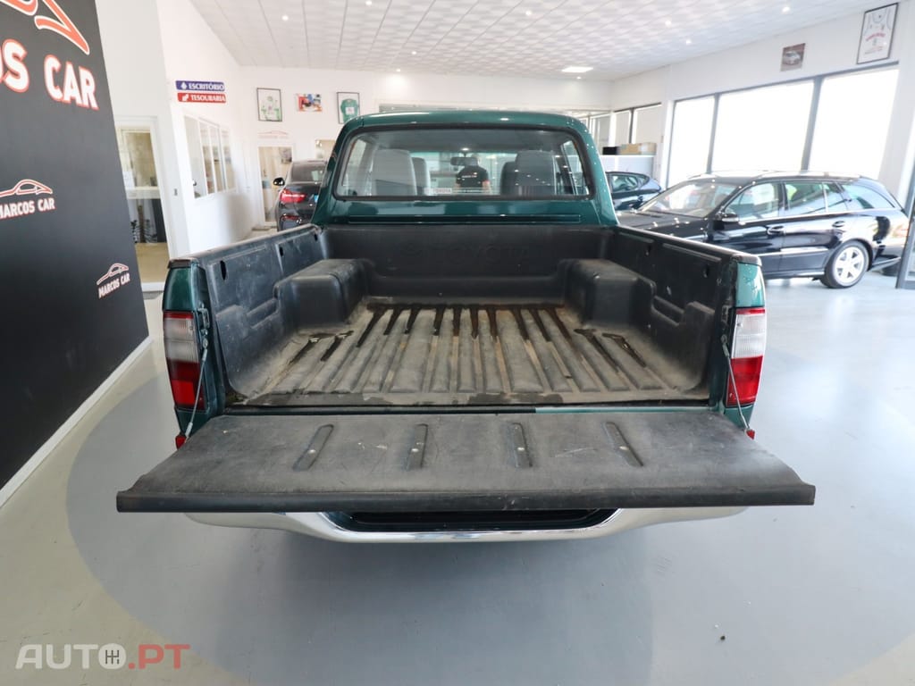 Toyota Hilux 2.4 TD LN165LSR Tracker